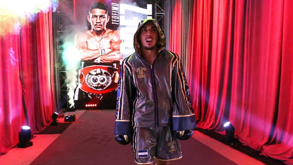 teofimo-lopez-walk