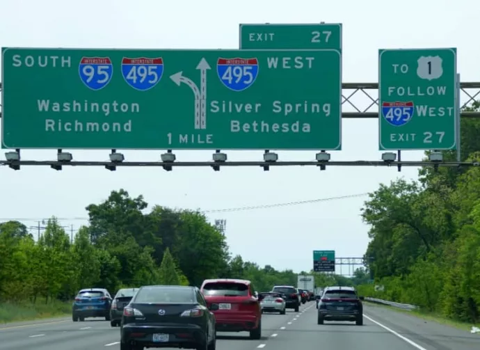 traffic on Interstate 95 South and 495 splits into Richmond^ Silver Spring^ Bethesda and Washington DC