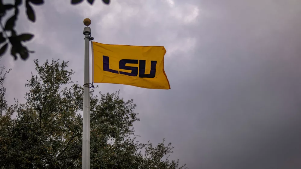 Women's basketball coach Kim Mulkey and LSU agree to record 32M