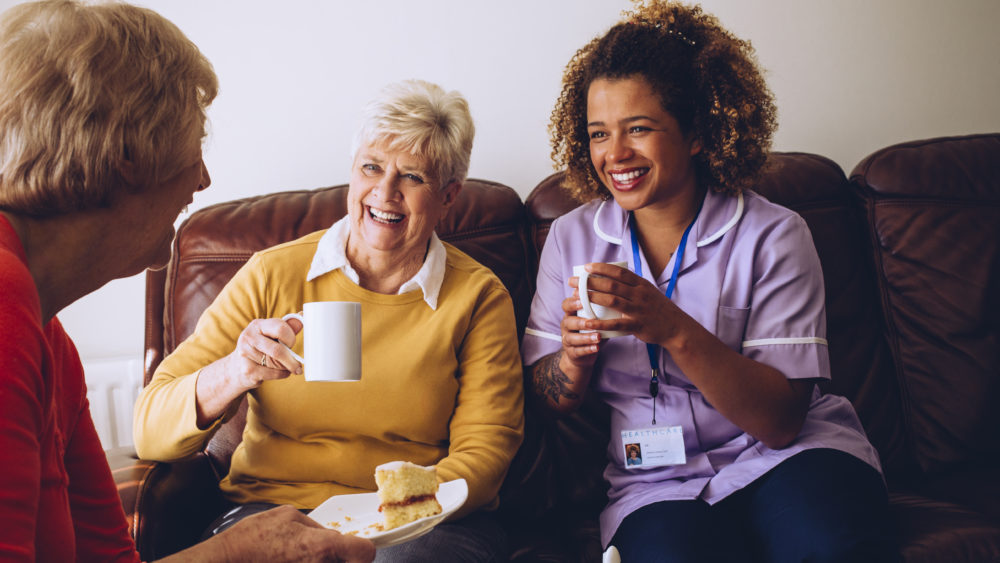 caregiver-sharing-tea-time-with-her-patients