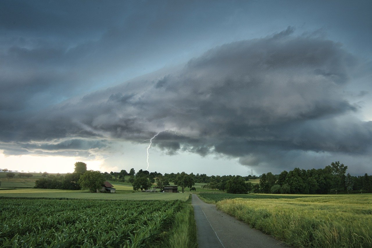 lightning-6383992_1280-jpg