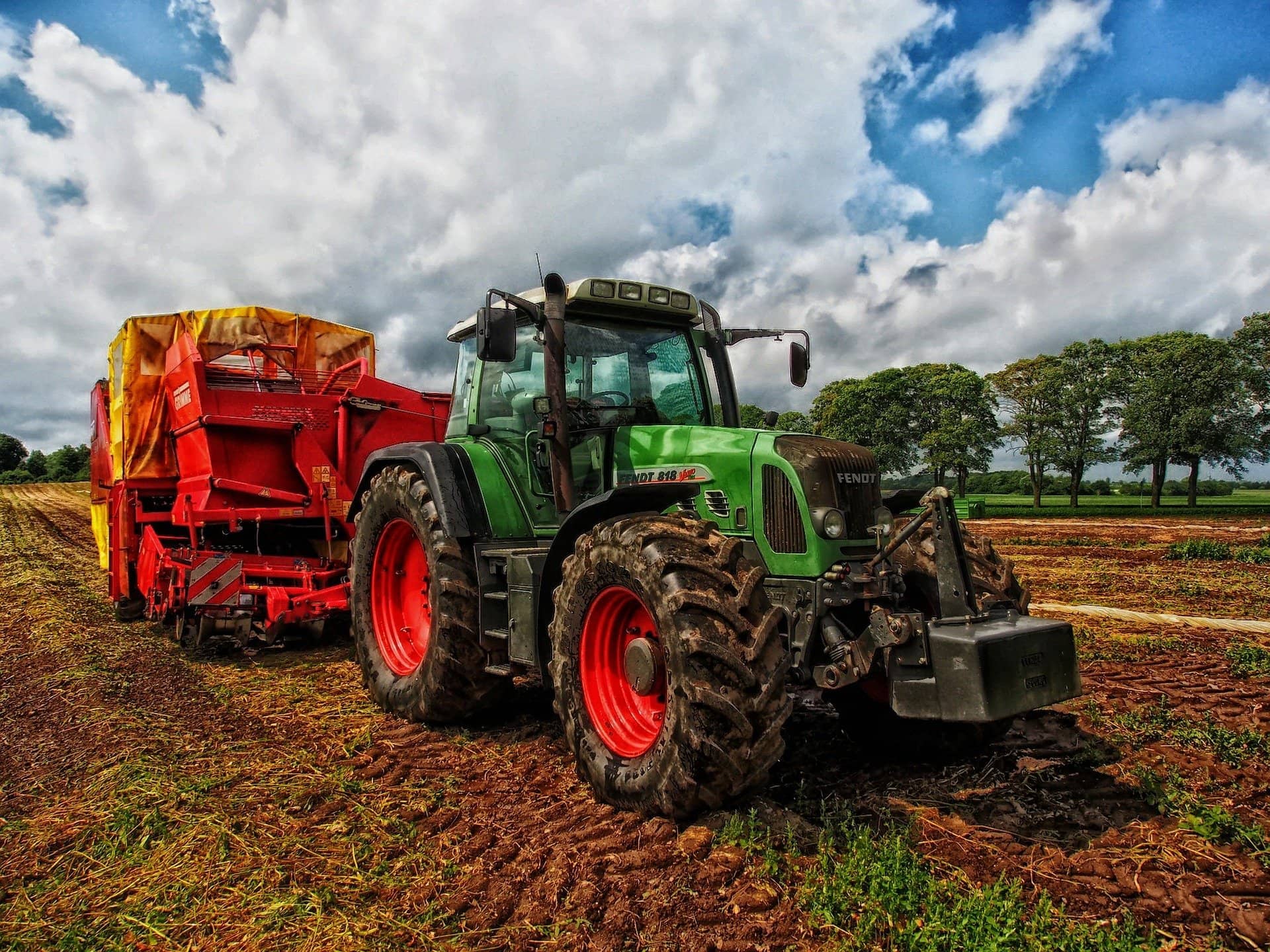 tractor-385681_1920-jpg