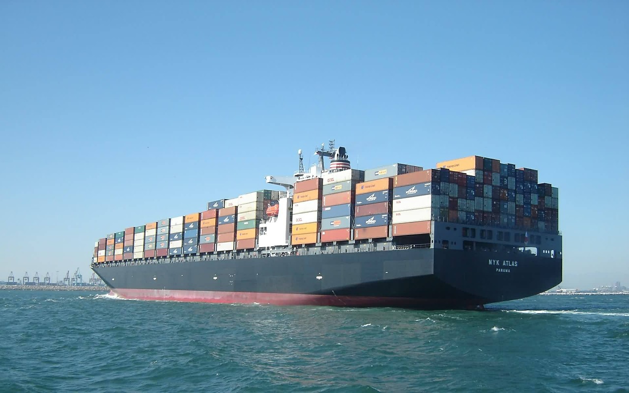container-ship-560789_1280-jpg