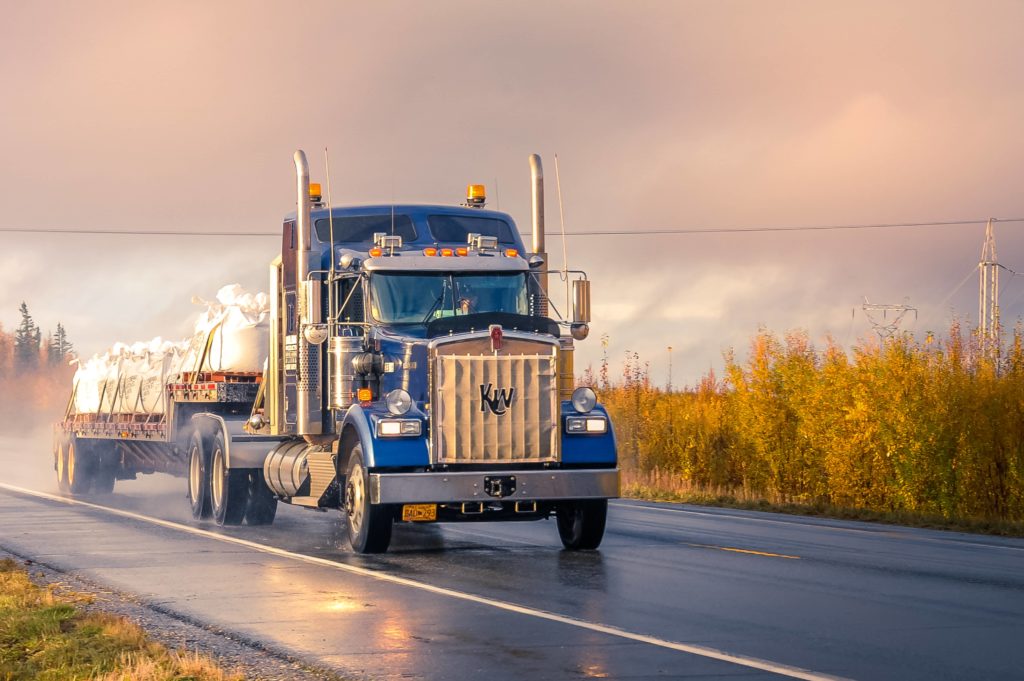 Hoeven, Cramer Sponsor Bill to Remove Trucking Regulations - Vimarsana News