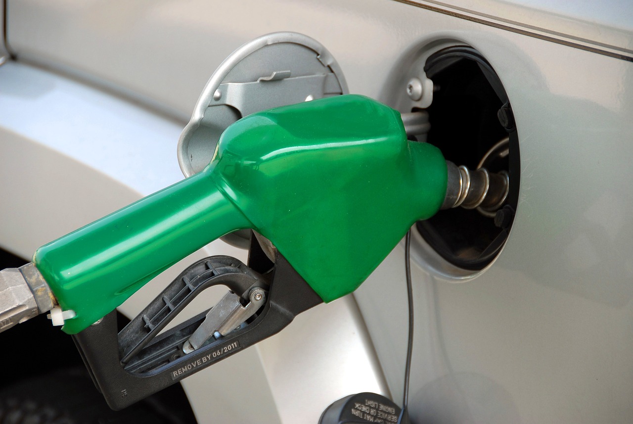 pumping-gas-1631634_1280-jpg
