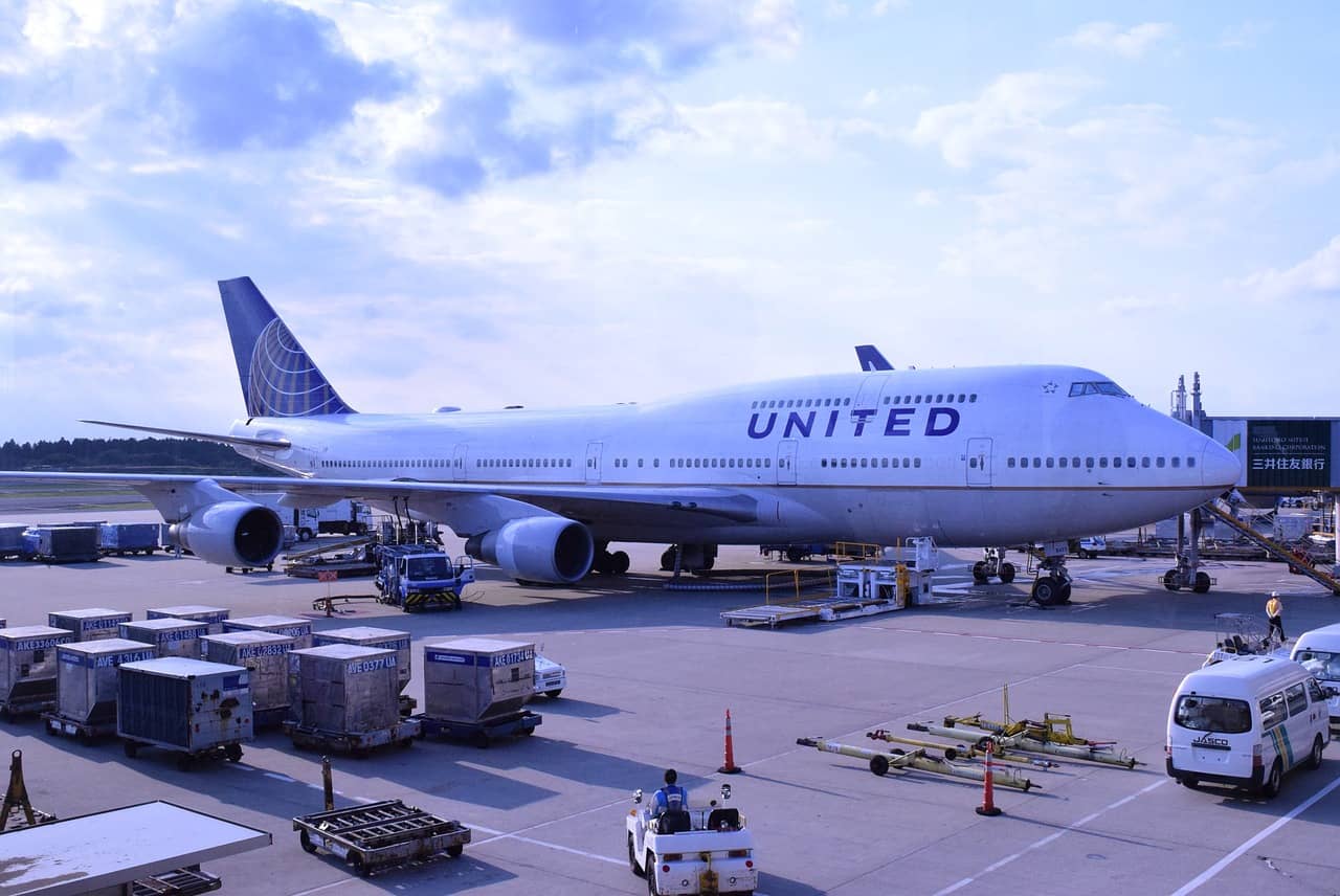 airplane-1155134_1280-jpg