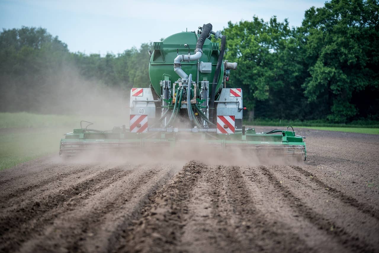 tractor-3486285_1280-jpg