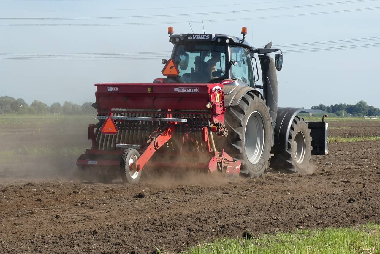 tractor-3859930_1280-jpg
