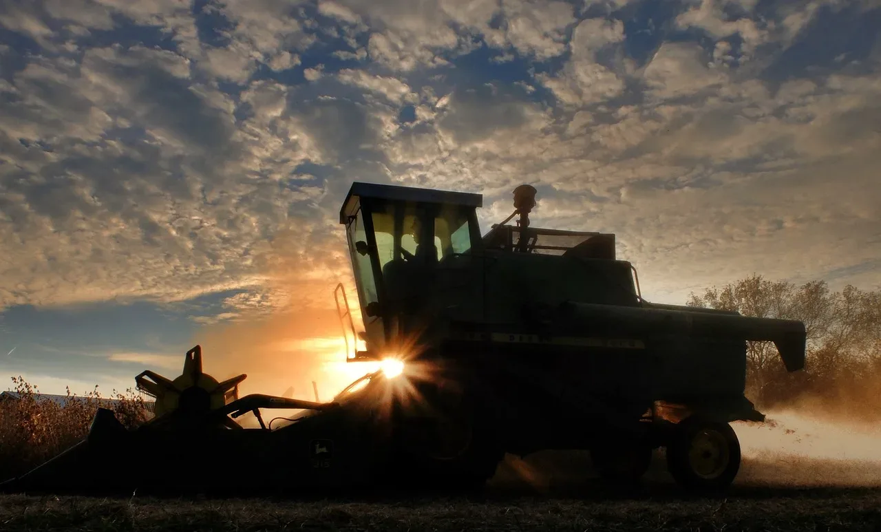 combine-2927854_1280-jpg