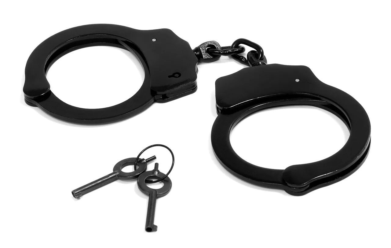 handcuffs-2202224_1280-jpg
