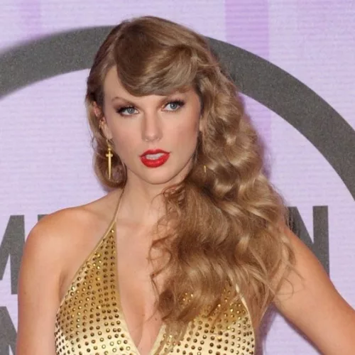 Taylor Swift at the 2022 American Music Awards held at the Microsoft Theater in Los Angeles^ USA on November 20^ 2022.