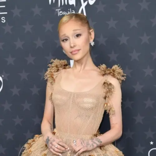 Ariana Grande at the Critics Choice Awards 2025. SANTA MONICA^ USA. February 07^ 2025