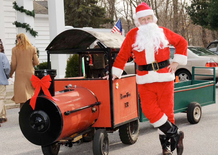 christmas-on-round-hill-fi