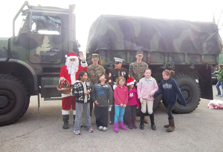 toys-for-tots-marines-fi