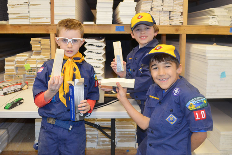 scouts-build-derby-cars-fi