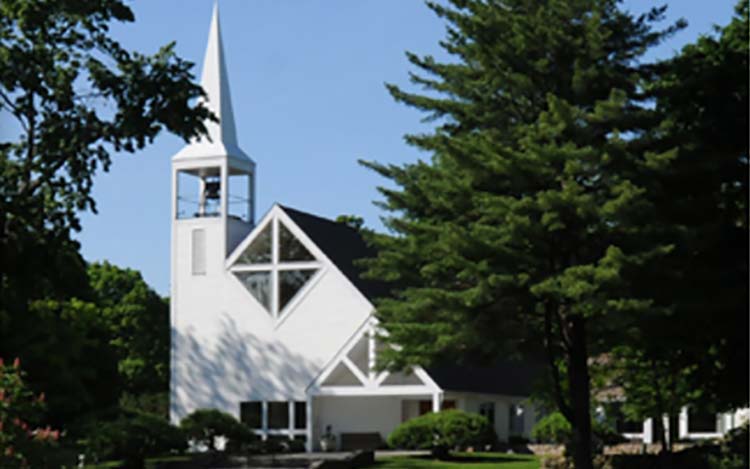 round-hill-community-church-front-fi