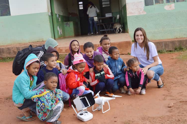 gabriela-dias-with-kids-in-brazil