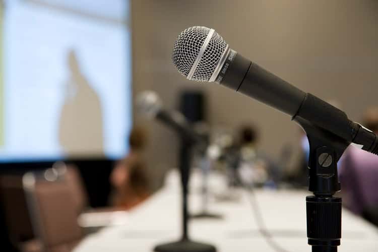 panel-discussion-table-microphones