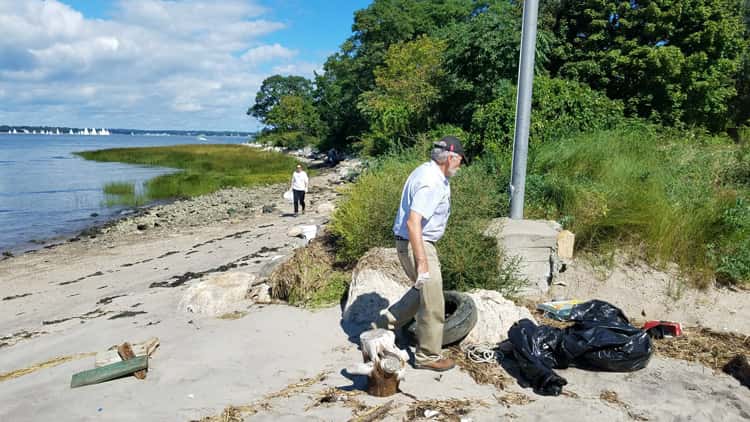 coastal-cleanup-great-captain-island-photo-by-greenwich-conservation-commission