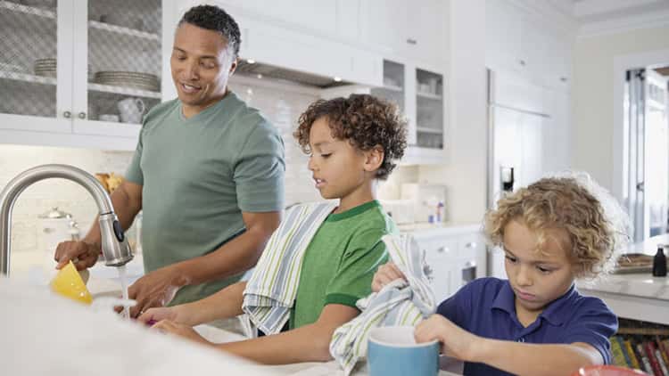 children-doing-chores-allowance