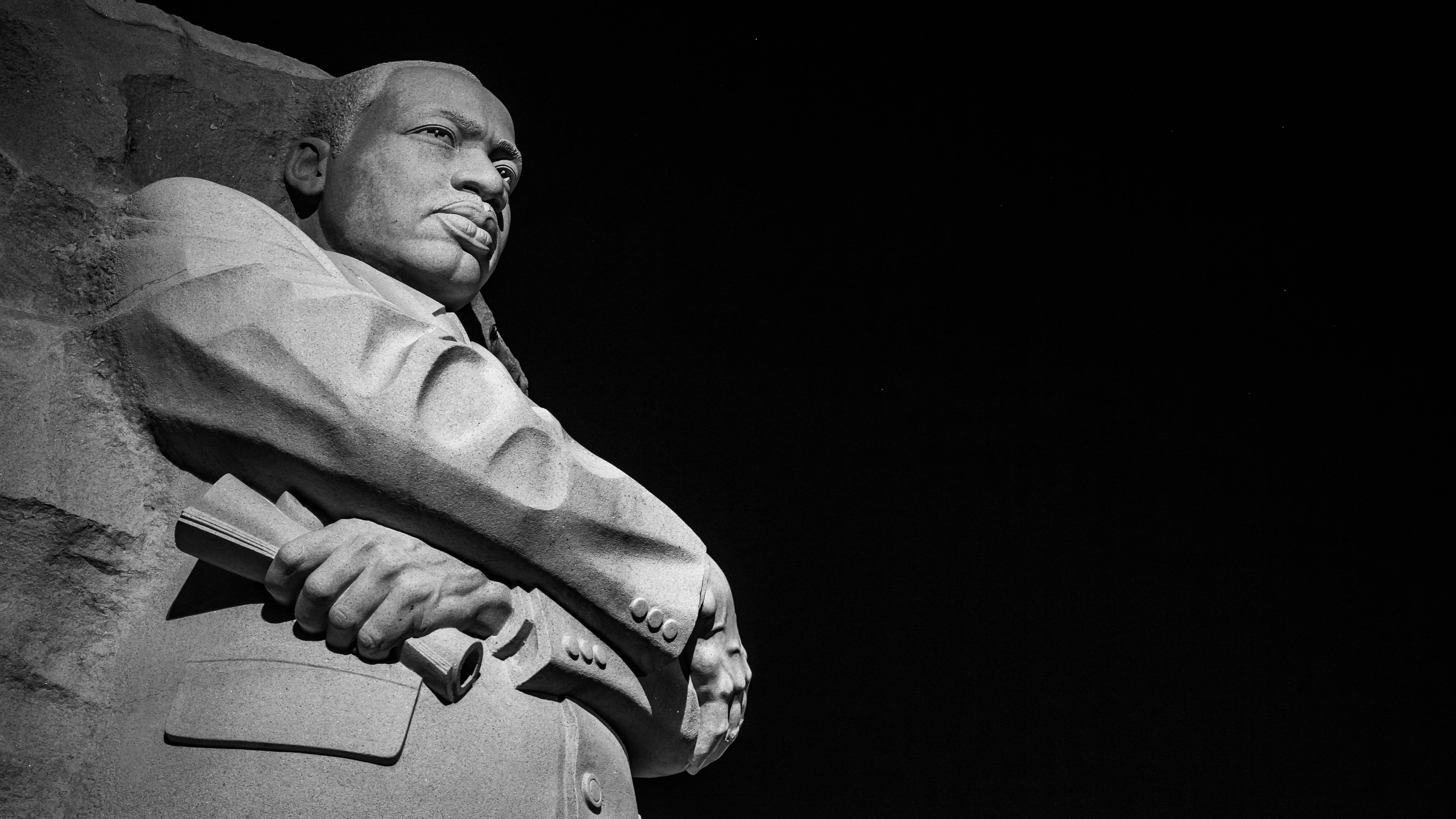 martinlutherkingjrmemorialinwashingtondcatnight