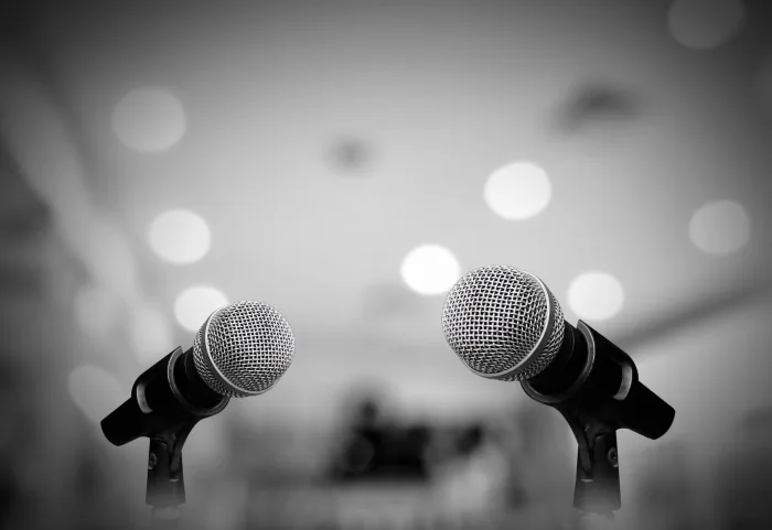microphoneisolatedongreyroom