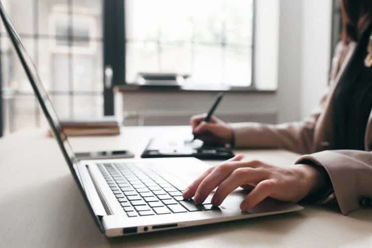 woman-keyboarding-on-laptop-student-work