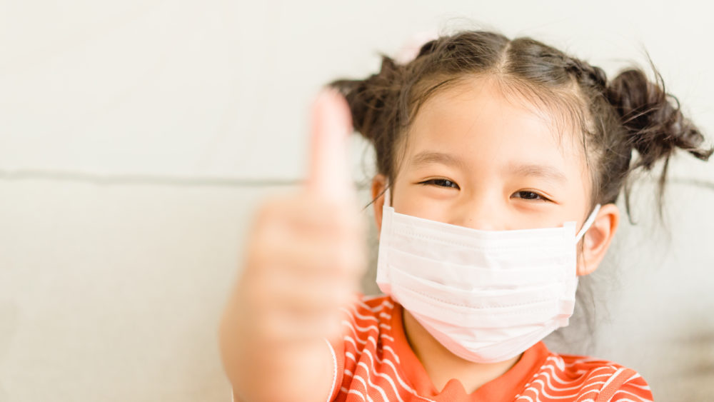 coronaviruscovid-19-onlineeducation-littleasiankidgirlwearingfacemaskshow