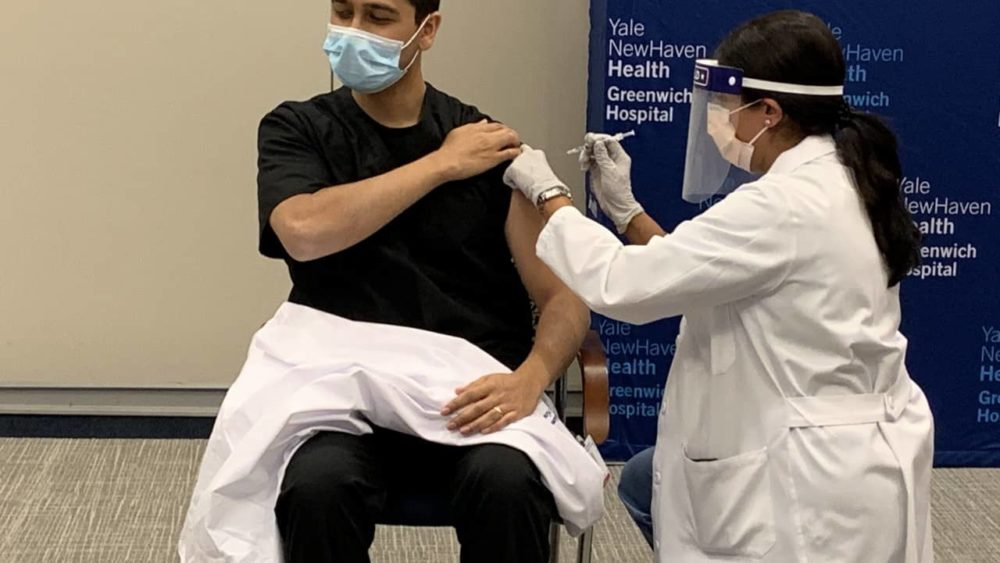 thumbnail_photo-2-dr-piyal-alam-receives-vaccine-1