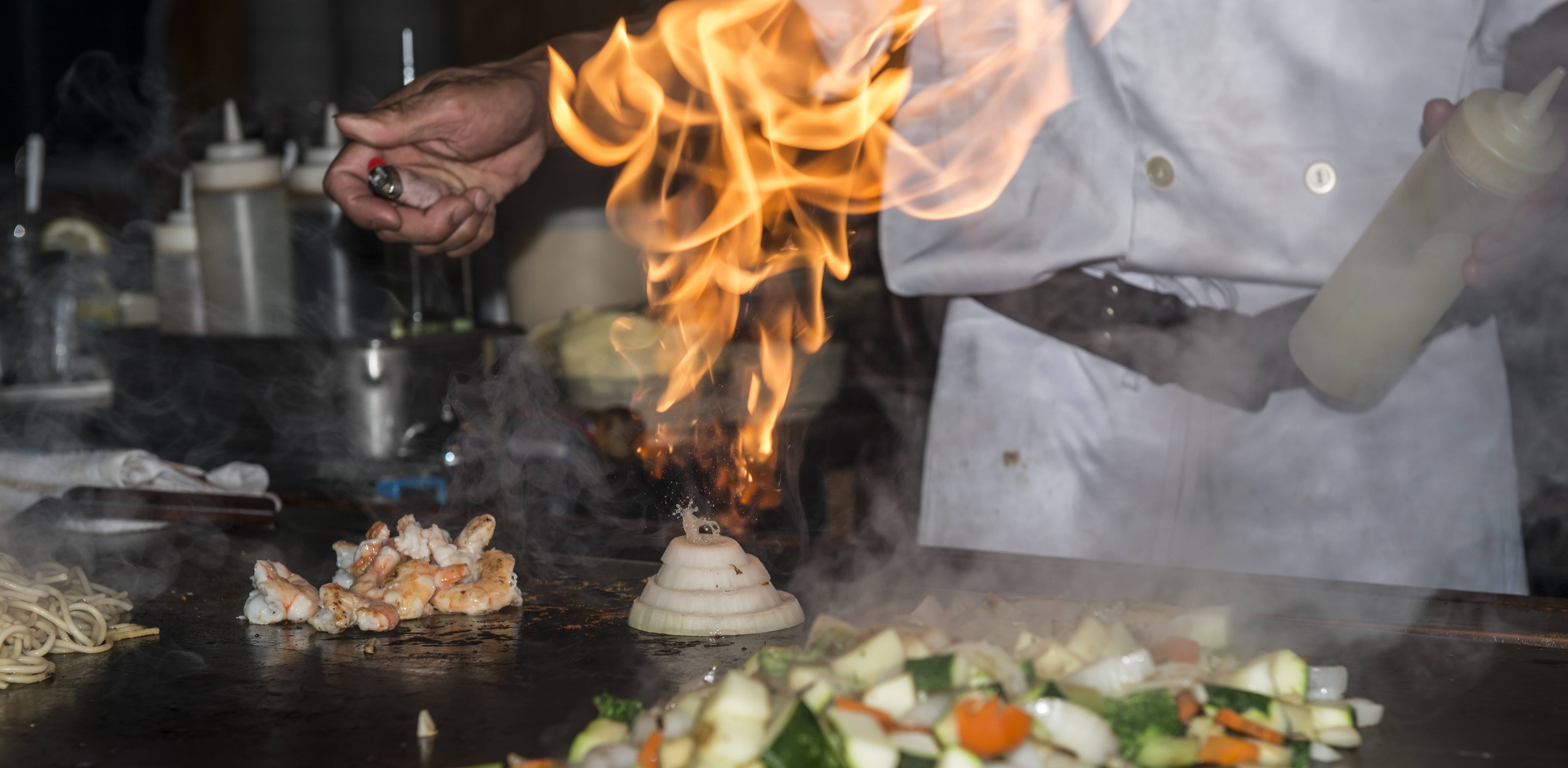 hibachiteppanyakistyletablefoodpreparationinajapanesesteakhouse