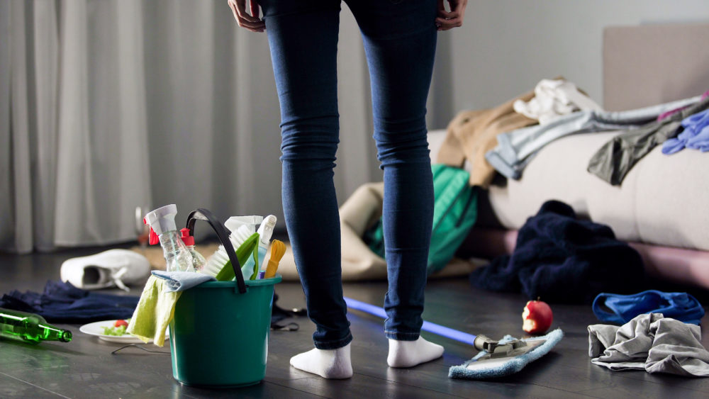 womanhorrifiedbymessleftafterpartyinherapartment