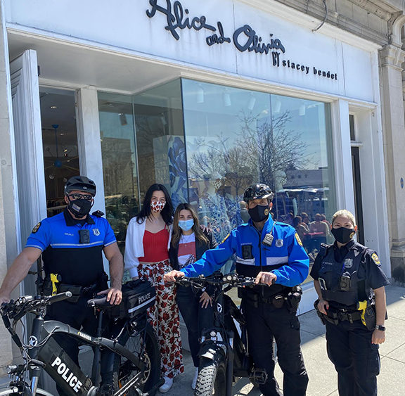 alice-olivia-officer-smurl-dinverno-su-ah-sor