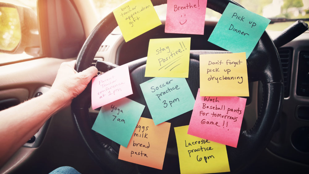 steeringwheelcoveredinnotesasareminderoferrands