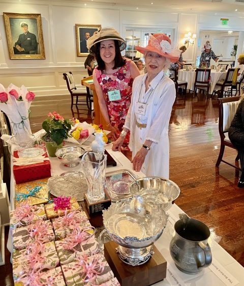 ellie-bowman-and-louise-weber-at-the-awards-table
