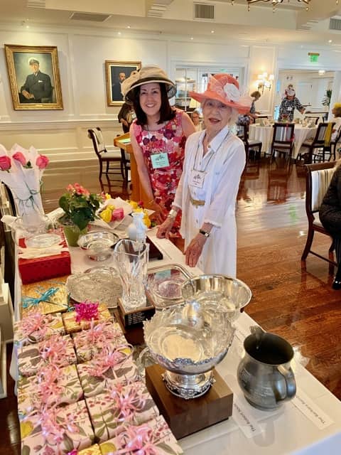 ellie-bowman-and-louise-weber-at-the-awards-table