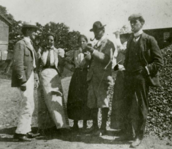john-henry-twachtman-with-students-in-cos-cob