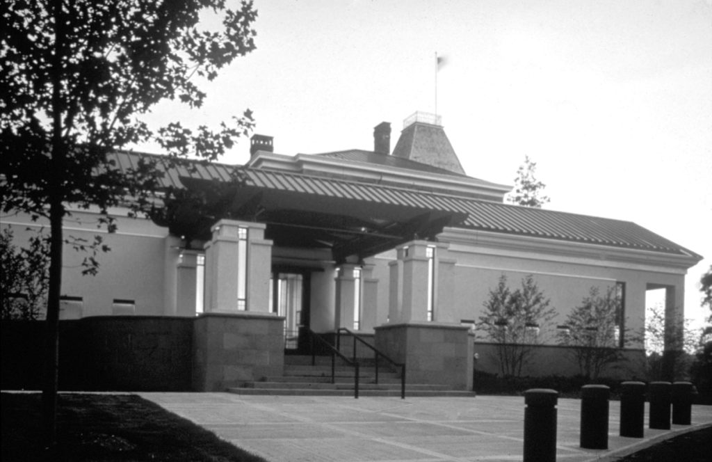 Recollections Of The Bruce Museum Part II 1979 2023 Greenwich Sentinel   Bruce Museum Exterior 1993 BW 1024x664 