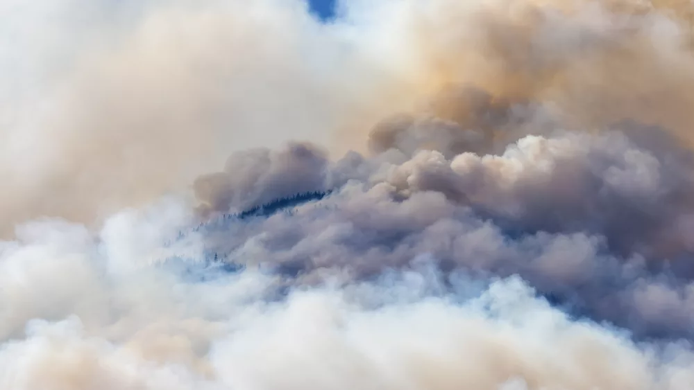 bcforestfireandsmokeoverthemountainnearhope