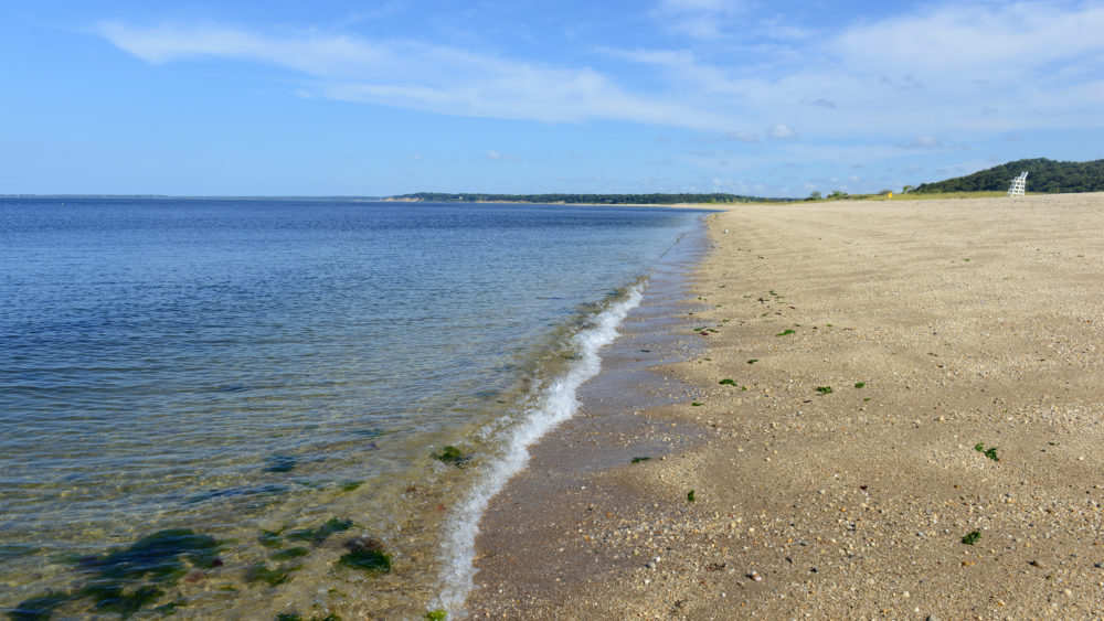 sand-beach-on-long-island-sound-with-blue-skies-and-no-people-new-york-2