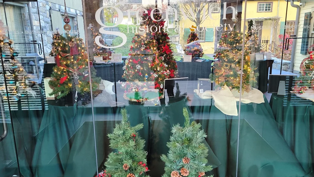 ghs-historical-society-lobby-festival-of-trees