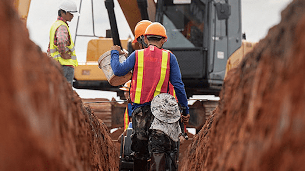 aquarion-workers-building-pipe-trench