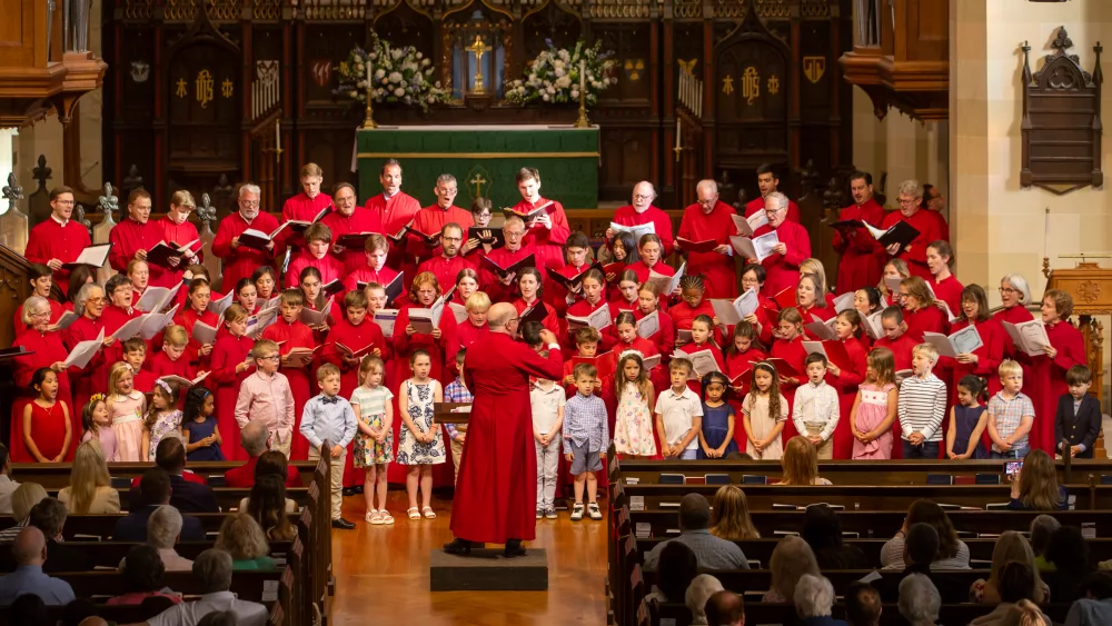 5_jamie-hitel-conducting-combined-choirs_parry-hear-my-words-ye-people_img_0713