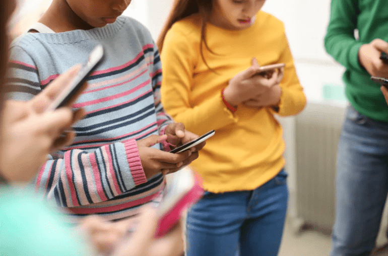 cellphone-use-by-school-age-children