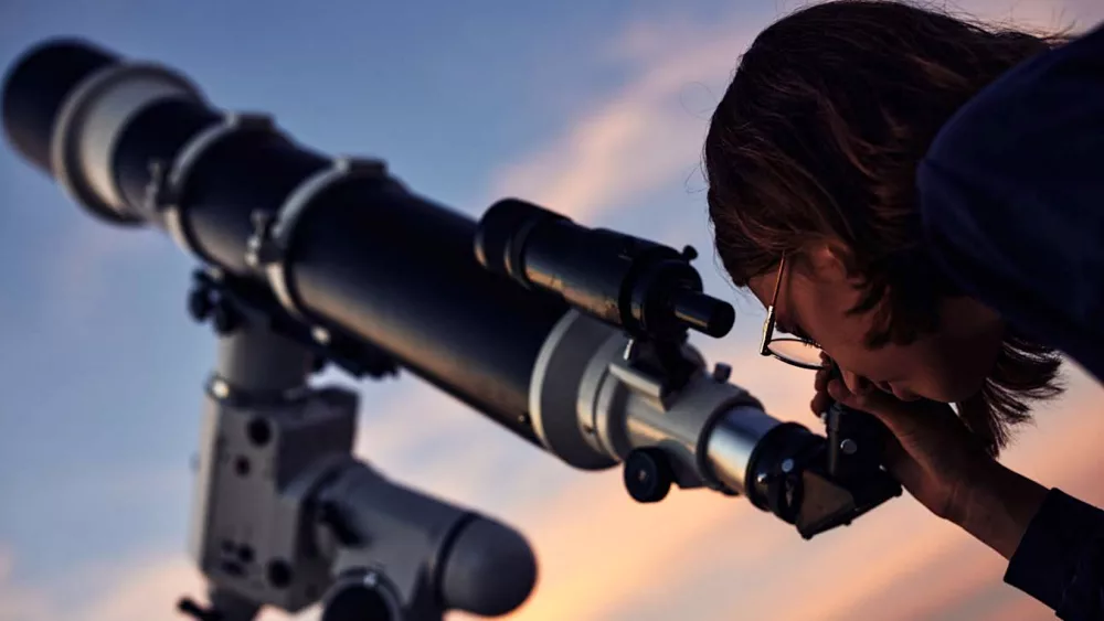 sky-telescope-person-woman