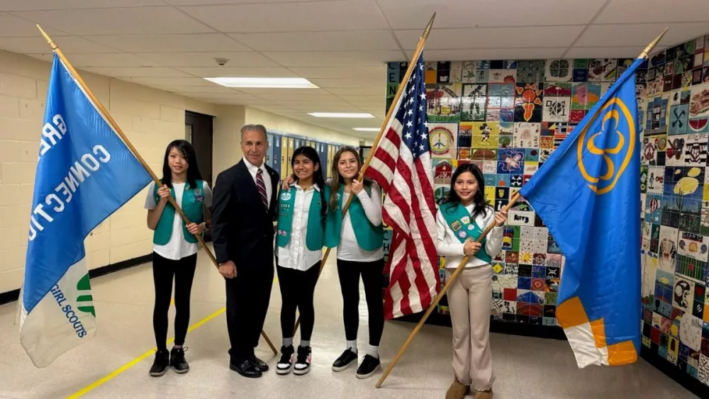 greenwich-girl-scouts-lead-ceremony