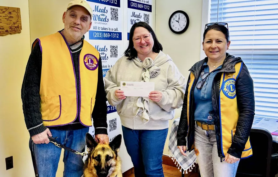 greenwich-lions-donate-to-meals-on-wheels