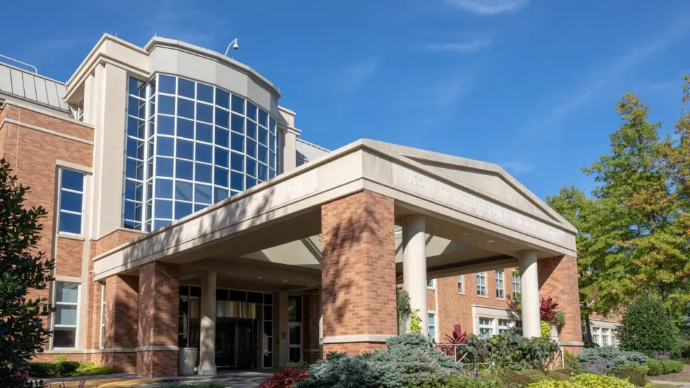 greenwich-hospital-exterior