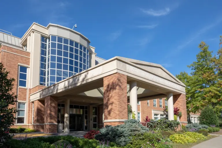 greenwich-hospital-exterior