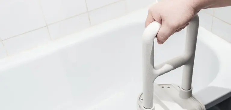 aging-in-place-elderly-person-hand-tub
