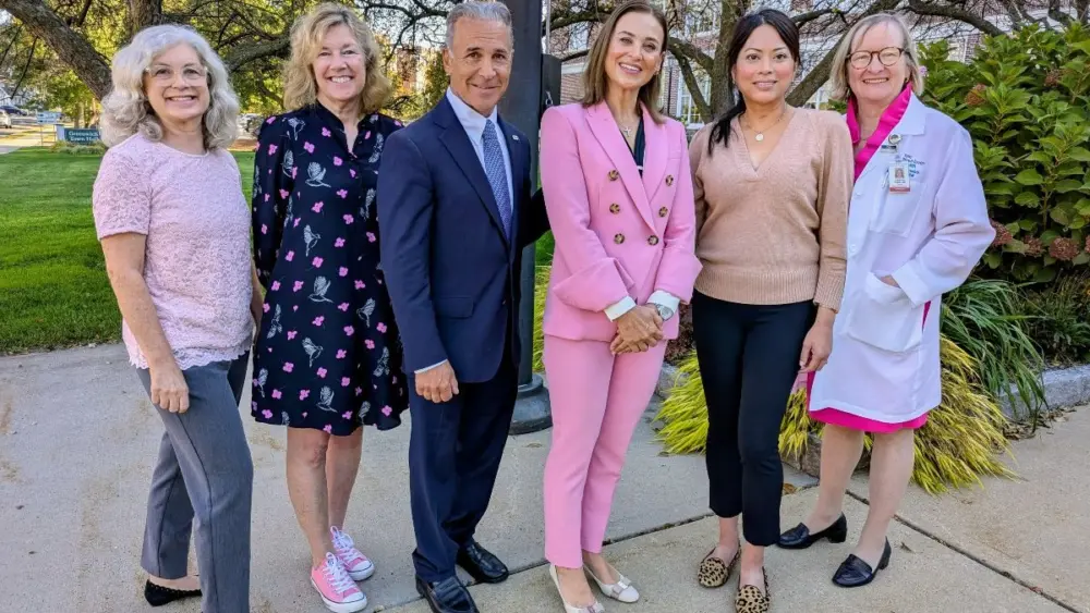greenwich-honors-breast-cancer-awareness